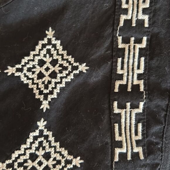 ****** 5 for $25 Caslon Embroidered Sleeveless Top - Picture 4 of 5